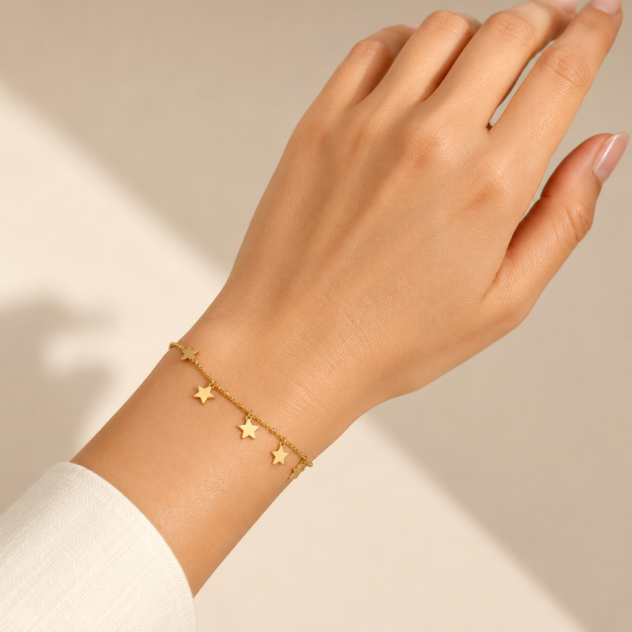 ✨ Celestial Star Charm Bracelet – Elegant Minimalist Gold-Tone Design