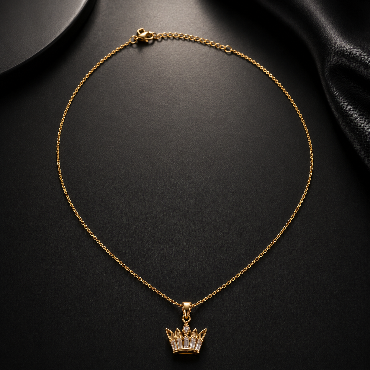 Royal Crown Pendant Necklace – Luxury Gold-Tone Crystal Necklace