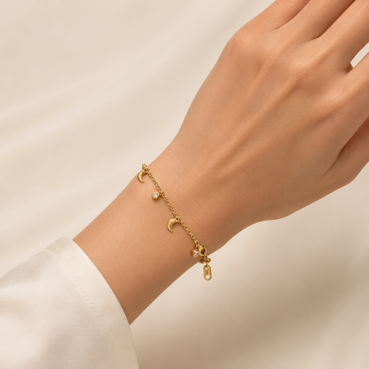 Moonlight Charm Bracelet – Elegant Gold Finish